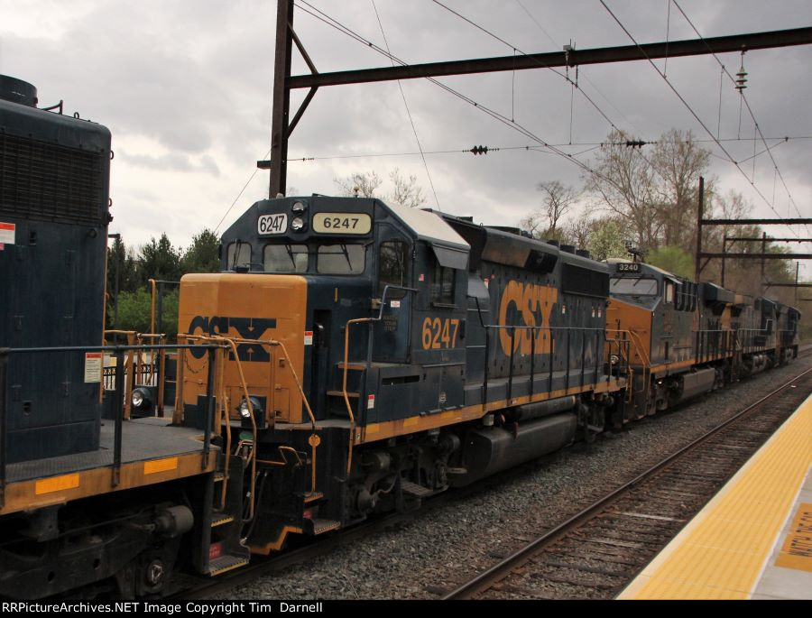 CSX 6247 on Q403